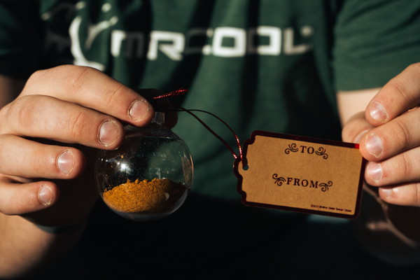 Label your ornament Label your ornament